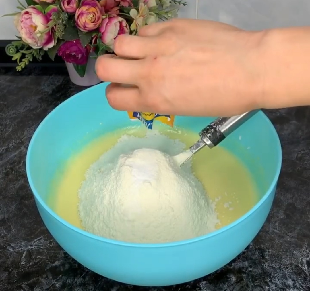 Торт “Шоколадна ніжність” – найпростіший покроковий рецепт приготування з фото. Бісквіт на окропі із содою