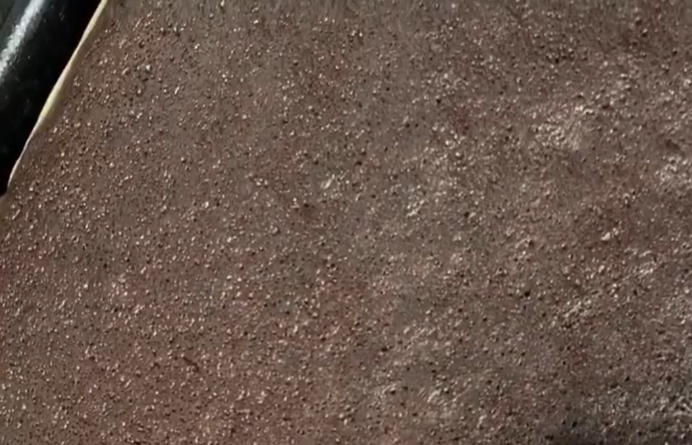 Торт “Шоколадна ніжність” – найпростіший покроковий рецепт приготування з фото. Бісквіт на окропі із содою