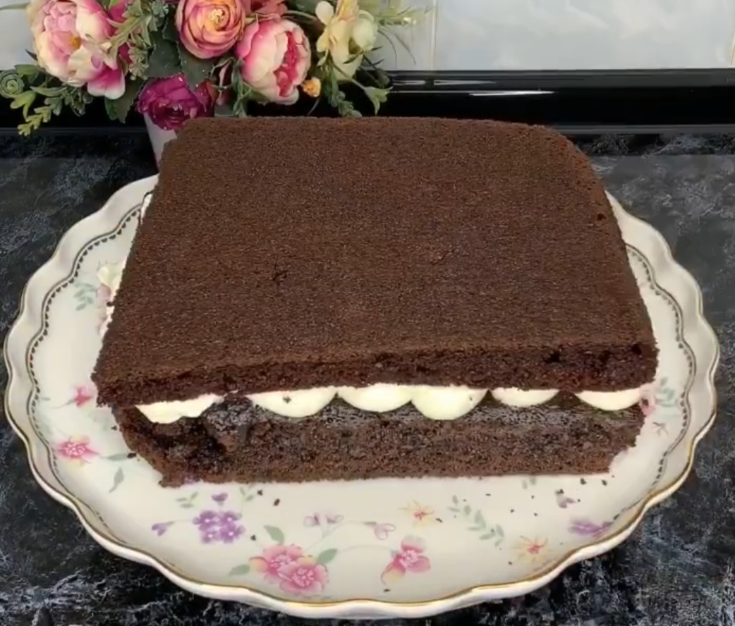 Торт “Шоколадна ніжність” – найпростіший покроковий рецепт приготування з фото. Бісквіт на окропі із содою