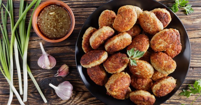 hot roasted cutlets with garlic sauce